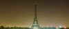 Eiffelturm unbeleuchtet bei Nacht