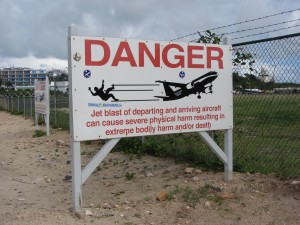 Warnschilder St. Maarten Airport Jetblast