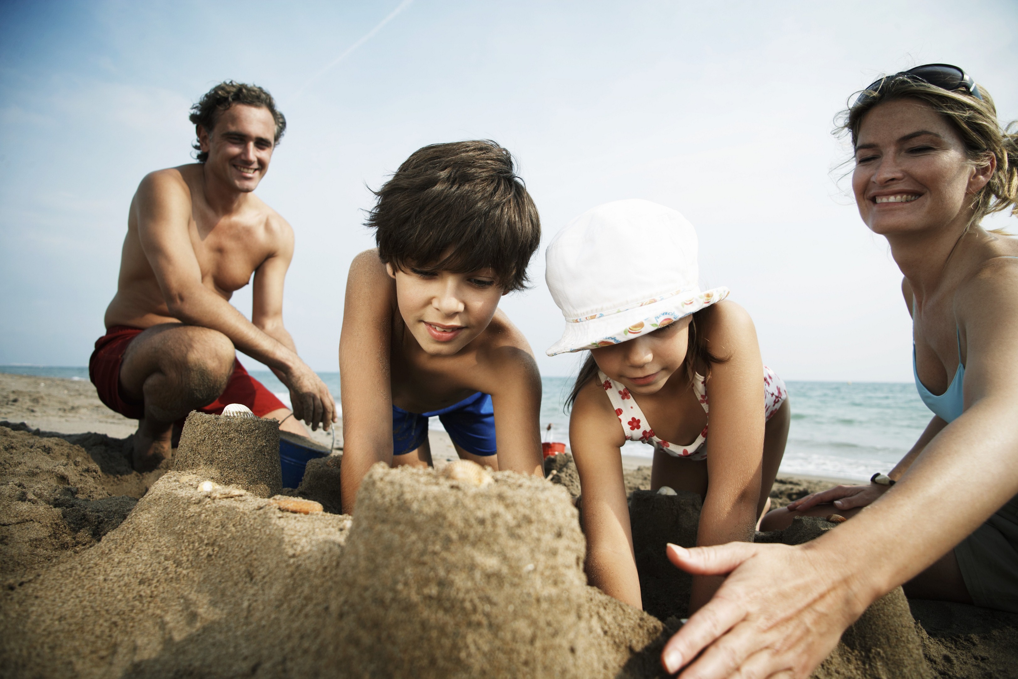 Нудисты на пляже взрослые и дети